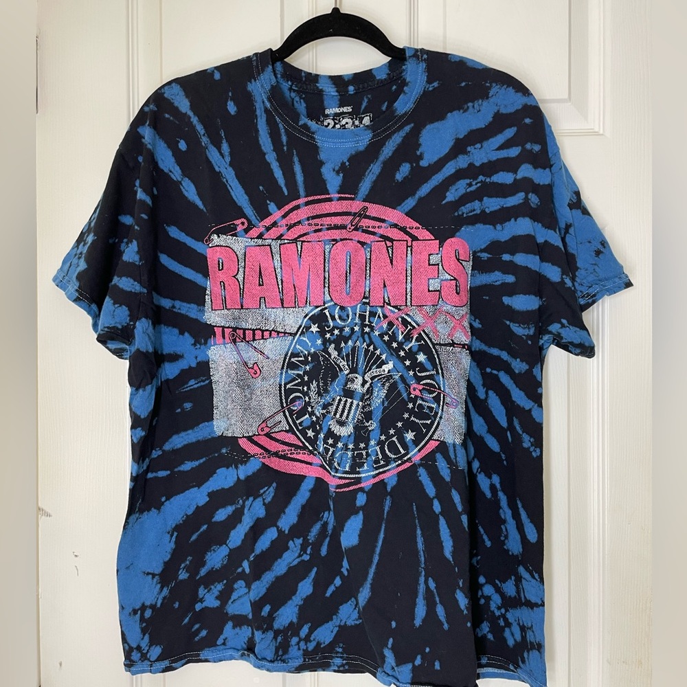Fashion Nova Ramones tie dye top (XL)